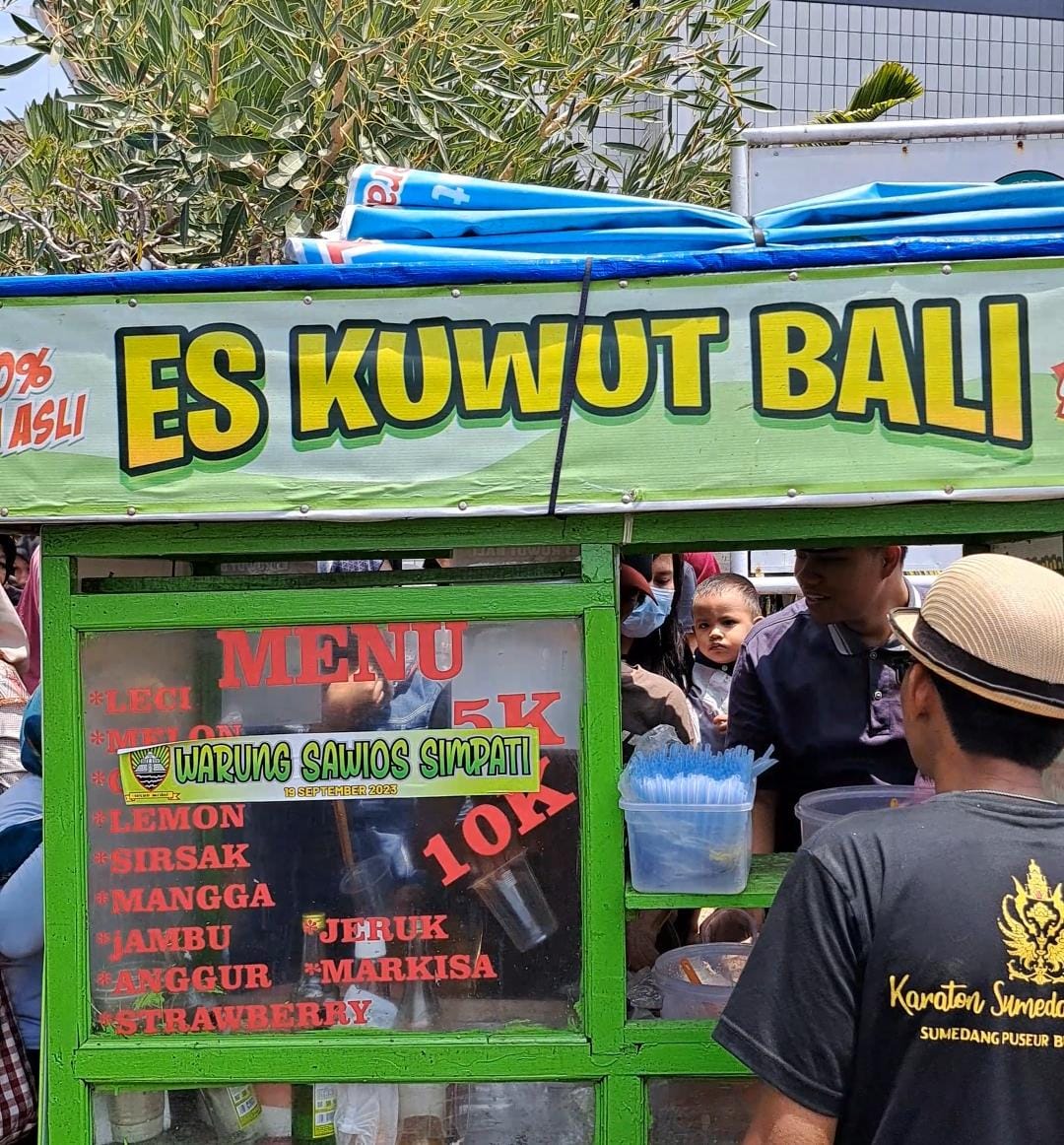 Hanya Satu Jam, Semua Jajanan Warung Sawios Habis oleh Pengunjung