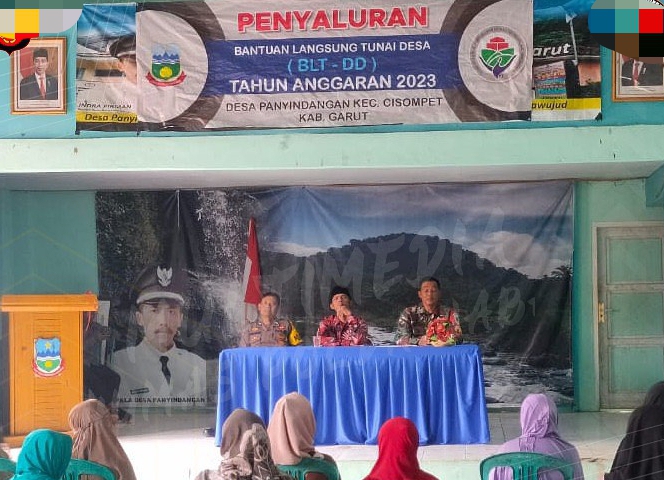 Polisi Laksanakn Pengamanan Pembagian Bantuan BLT DD Desa Panyindangan Garut