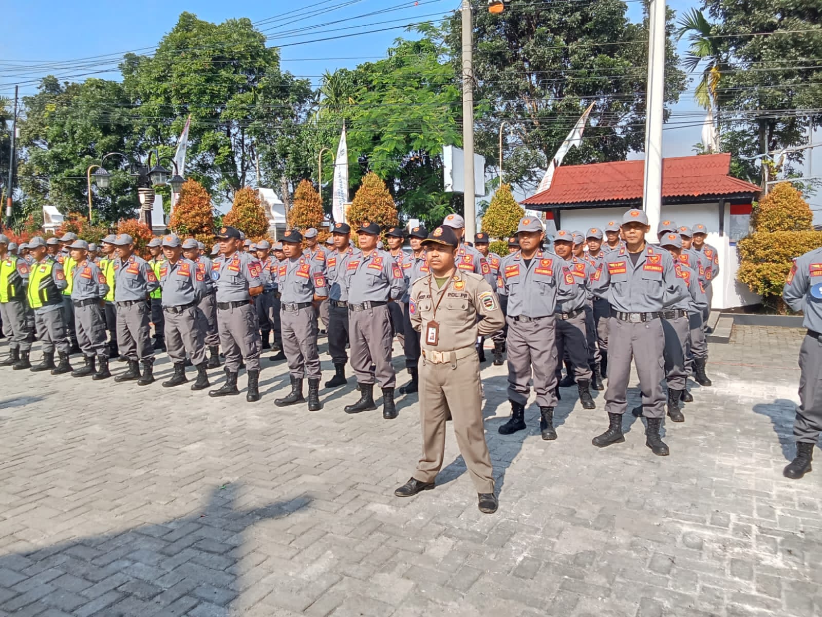 Kecamatan Bojong Rayakan HUT RI Ke-79 dengan Lomba Baris Berbaris Linmas yang Meriah